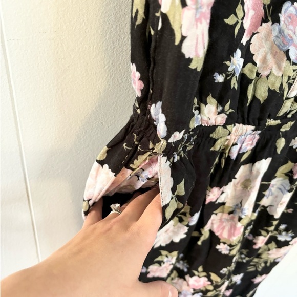 Abercrombie & Fitch sleeveless black floral jumpsuit size SM - Picture 2 of 4